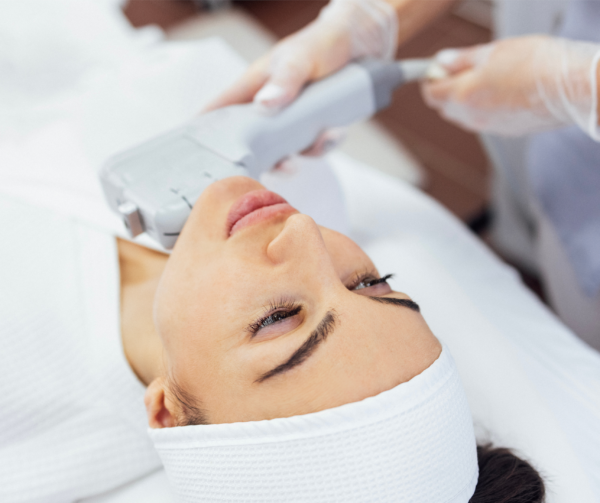 Microneedling – Akne Narben Entfernung